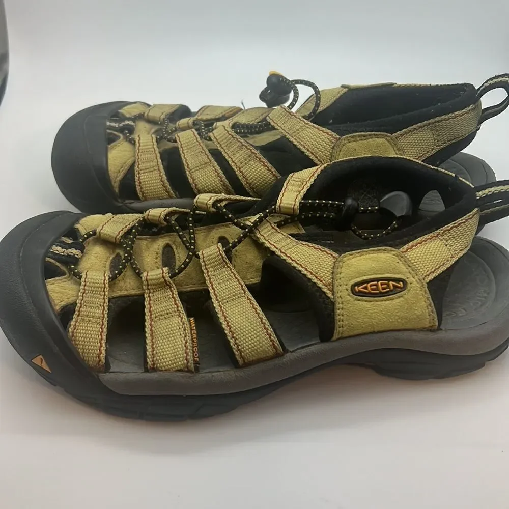 Keen sandals-Men size 8‎